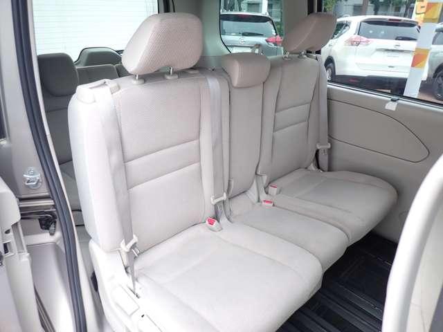 セカンドシートは、足元が広く快適にお乗りいただけます♪