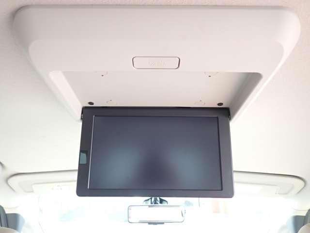 後部座席用フリップダウンモニター　長時間ドライブでもみんなで楽しくＴＶ・ＤＶＤ鑑賞♪