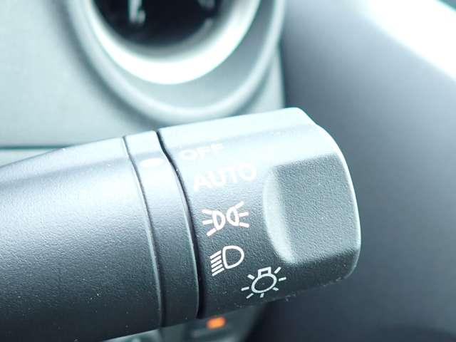 ノート １．２　Ｘ　ＤＩＧ－Ｓ　Ｖセレクション　プラスセーフティ　純正Ｍナビ　アラウンドビュー　エマブレ　アラウンドビューＭ　リアカメラ　禁煙　レーンアシスト　ドライブレコーダー　盗難防止システム　Ｗエアバック　記録簿　エアバッグ　ＥＴＣ　キーフリー　ＰＷ　ＡＢＳ　ＴＶナビ　メモリーナビ　ＰＳ　誤発進抑制（13枚目）