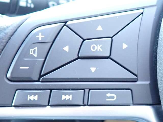 ステアリングスイッチが装備されておりステアリングから手を離す事無くオーディオ類の操作が可能ですので非常に便利です♪