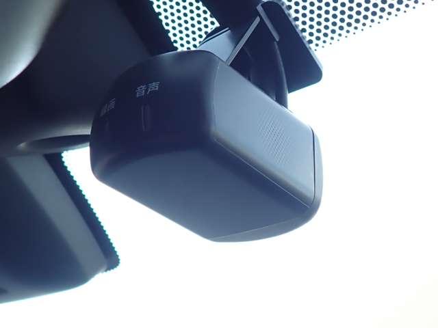 純正ドライブレコーダー付　が装備されており万が一の事故の際も映像にして残しておく事により自分自身を守る事が可能です♪