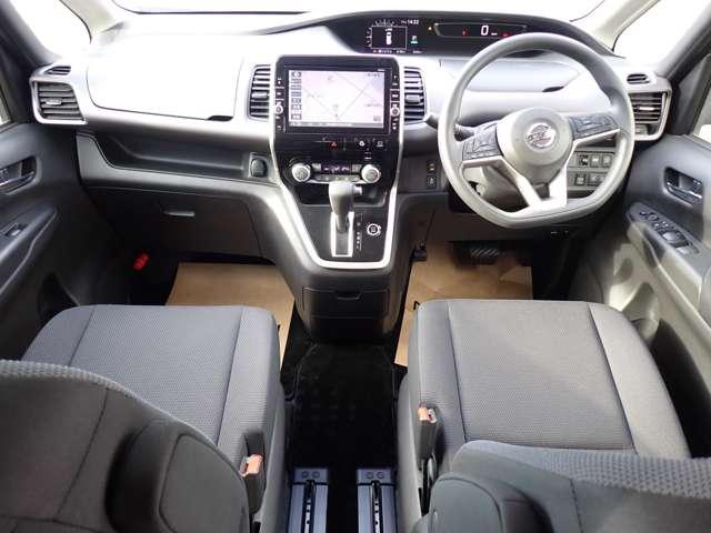 セレナ 2.0 X 後席モニター アラウンドビュー 360度カメラ ワンオ-ナ-車 オートクルーズコントロール 禁煙 インテリジェントキー サイドカメラ Aストップ パークアシスト ETC ドラレコ レーンキープ 記録簿 キーレス メモナビ ナビTV(3枚目)