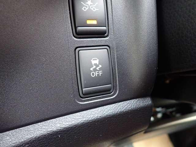 セレナ 2.0 X 後席モニター アラウンドビュー 360度カメラ ワンオ-ナ-車 オートクルーズコントロール 禁煙 インテリジェントキー サイドカメラ Aストップ パークアシスト ETC ドラレコ レーンキープ 記録簿 キーレス メモナビ ナビTV(10枚目)