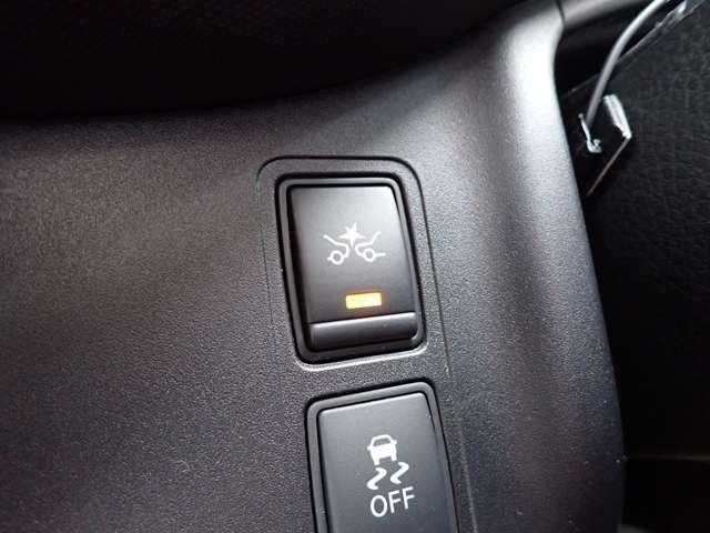 セレナ 2.0 X 後席モニター アラウンドビュー 360度カメラ ワンオ-ナ-車 オートクルーズコントロール 禁煙 インテリジェントキー サイドカメラ Aストップ パークアシスト ETC ドラレコ レーンキープ 記録簿 キーレス メモナビ ナビTV(11枚目)