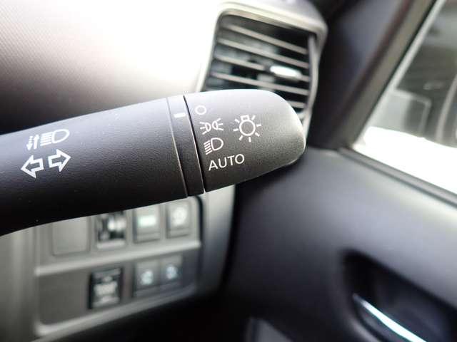 セレナ 2.0 X 後席モニター アラウンドビュー 360度カメラ ワンオ-ナ-車 オートクルーズコントロール 禁煙 インテリジェントキー サイドカメラ Aストップ パークアシスト ETC ドラレコ レーンキープ 記録簿 キーレス メモナビ ナビTV(15枚目)