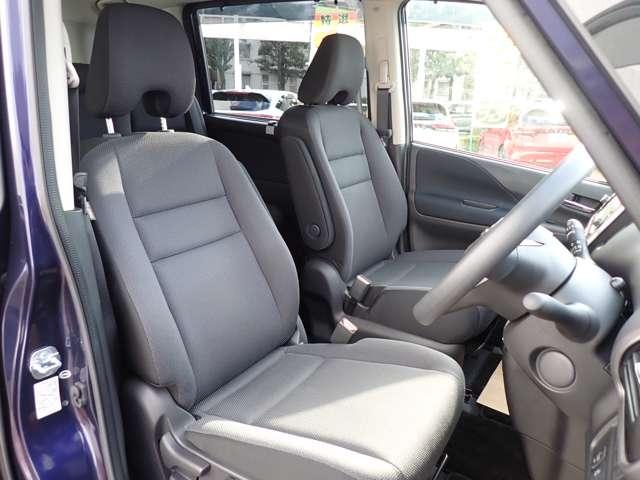 セレナ 2.0 X 後席モニター アラウンドビュー 360度カメラ ワンオ-ナ-車 オートクルーズコントロール 禁煙 インテリジェントキー サイドカメラ Aストップ パークアシスト ETC ドラレコ レーンキープ 記録簿 キーレス メモナビ ナビTV(16枚目)