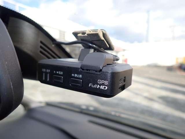 セレナ 2.0 X 後席モニター アラウンドビュー 360度カメラ ワンオ-ナ-車 オートクルーズコントロール 禁煙 インテリジェントキー サイドカメラ Aストップ パークアシスト ETC ドラレコ レーンキープ 記録簿 キーレス メモナビ ナビTV(17枚目)