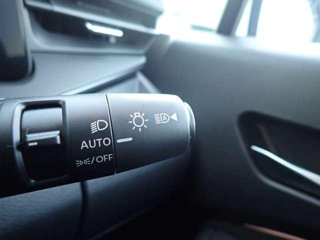 �I�[�g���C�g�@�\����������Ă���Â��ꏊ�ɓ���Ǝԗ������m�����C�g�̂n�m�E�n�e�e�������I�ɐ؂�ւ��Ă���܂��̂Ŕ��ɕ֗��ȑ����ł���