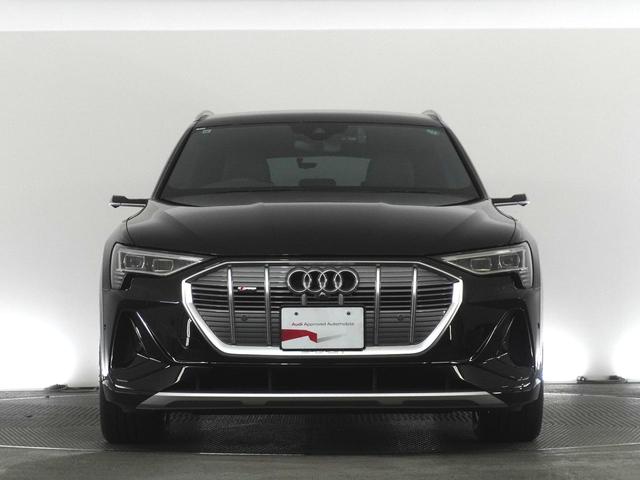e-トロン 50クワトロ Sライン 認定中古車 サイレンスパッケージ バーチャルエクステリアミラー エクステンディッドアルミニウムブラック/ブラックグラスルックコントロールパネル(3枚目)