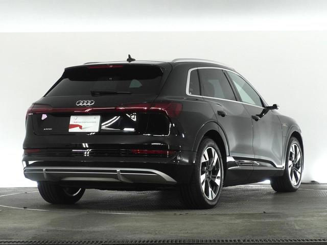 e-トロン 50クワトロ Sライン 認定中古車 サイレンスパッケージ バーチャルエクステリアミラー エクステンディッドアルミニウムブラック/ブラックグラスルックコントロールパネル(5枚目)