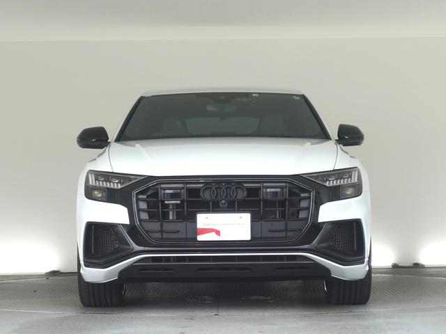 Q8 55TFSIクワトロ 認定中古車 S-lineプラスパッケージ コンフォートアシスタンスパッケージ ブラックスタイリングパッケージ ドアエントリーライト(2枚目)