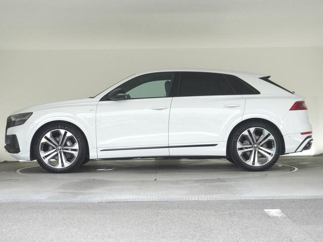 Q8 55TFSIクワトロ 認定中古車 S-lineプラスパッケージ コンフォートアシスタンスパッケージ ブラックスタイリングパッケージ ドアエントリーライト(4枚目)