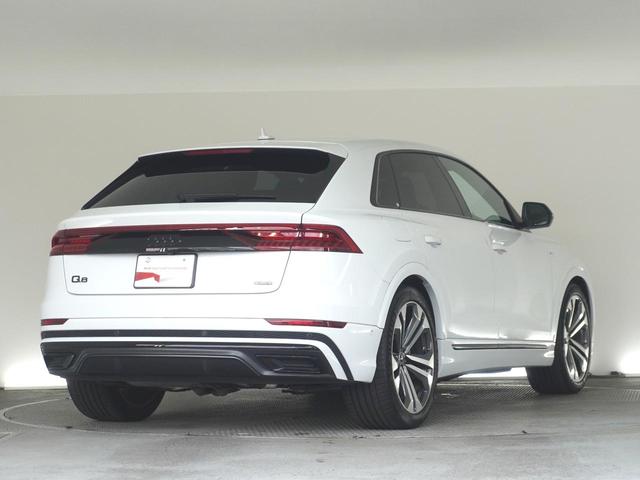 Q8 55TFSIクワトロ 認定中古車 S-lineプラスパッケージ コンフォートアシスタンスパッケージ ブラックスタイリングパッケージ ドアエントリーライト(5枚目)