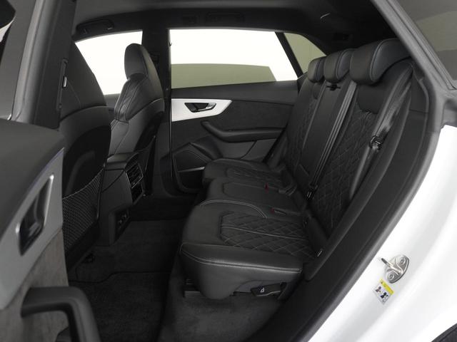 Q8 55TFSIクワトロ 認定中古車 S-lineプラスパッケージ コンフォートアシスタンスパッケージ ブラックスタイリングパッケージ ドアエントリーライト(10枚目)