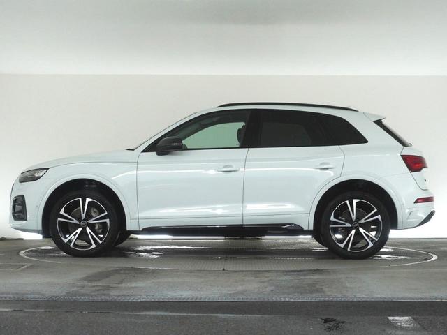 Q5 ハイスタイル 認定中古車 ワンオーナー 限定車 plus パッケージ ラグジュアリーパッケージ ステアリングヒーター アーティフィシャルインテリアレザー マトリクスLEDリヤコンビネーションライト(4枚目)