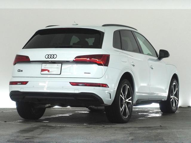 Q5 ハイスタイル 認定中古車 ワンオーナー 限定車 plus パッケージ ラグジュアリーパッケージ ステアリングヒーター アーティフィシャルインテリアレザー マトリクスLEDリヤコンビネーションライト(5枚目)