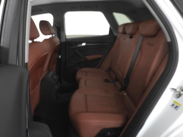 Q5 ハイスタイル 認定中古車 ワンオーナー 限定車 plus パッケージ ラグジュアリーパッケージ ステアリングヒーター アーティフィシャルインテリアレザー マトリクスLEDリヤコンビネーションライト(10枚目)
