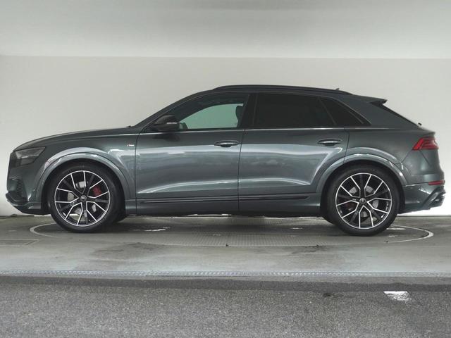 Q8  認定中古車 S lineパッケージ コンフォートアシスタンスパッケージ ブラックAudi rings&ブラックスタイリングパッケージ ホイール22インチ ルーフレールブラック ドアエントリーライト(4枚目)