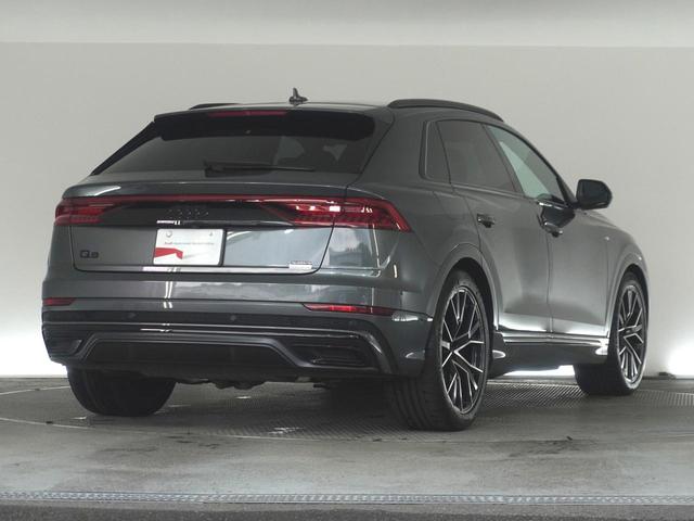Q8  認定中古車 S lineパッケージ コンフォートアシスタンスパッケージ ブラックAudi rings&ブラックスタイリングパッケージ ホイール22インチ ルーフレールブラック ドアエントリーライト(5枚目)