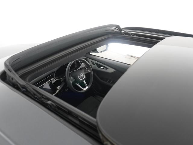 Q8  認定中古車 S lineパッケージ コンフォートアシスタンスパッケージ ブラックAudi rings&ブラックスタイリングパッケージ ホイール22インチ ルーフレールブラック ドアエントリーライト(7枚目)