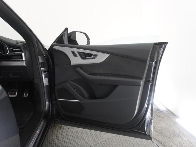 Q8  認定中古車 S lineパッケージ コンフォートアシスタンスパッケージ ブラックAudi rings&ブラックスタイリングパッケージ ホイール22インチ ルーフレールブラック ドアエントリーライト(8枚目)