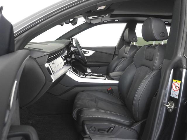 Q8  認定中古車 S lineパッケージ コンフォートアシスタンスパッケージ ブラックAudi rings&ブラックスタイリングパッケージ ホイール22インチ ルーフレールブラック ドアエントリーライト(13枚目)