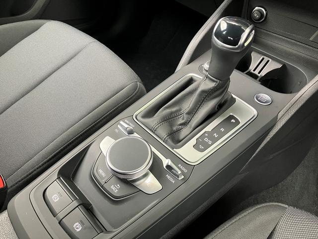 Ｑ２ ３５ＴＦＳＩアドバンスド　認定中古車　ナビゲーションパッケージ　コンビニアシスタンスパッケージ　バーチャルコックピット　アダプティブクルーズコントロール　サイドアシスト　アクティブレーンアシスト（10枚目）
