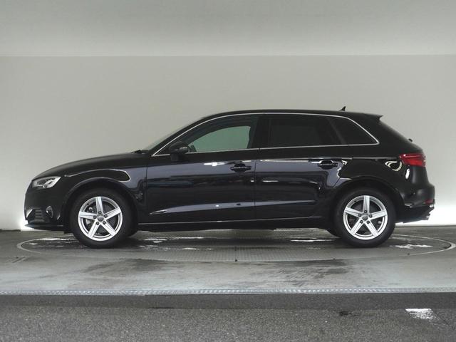 A3 スポーツバック30TFSI 認定中古車 アシスタンスパッケージ ナビゲーションplusパッケージ アウディサウンドシステム アウディプレセンスベーシック バーチャルコックピット ハイビームアシスト ワンオーナー(3枚目)