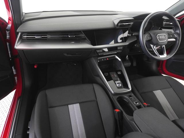 Ａ３ スポーツバック３０ＴＦＳＩアドバンスド　認定中古車　コンビニエンス＆アシスタンスパッケージ　ナビゲーションパッケージ　スマートフォンインターフェイス　フロントシート電動調整機能　シートヒーター　アドバンストキーシステム　レーンアシスト（13枚目）