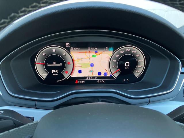 バーチャルコックピット・・メーターパネル内にシャープかつ鮮明で視認性に優れた高解像度１２．３インチの液晶ディスプレイを配置。フルデジタルメーター、ドライバーズインフォメーション、ナビゲーションを表示