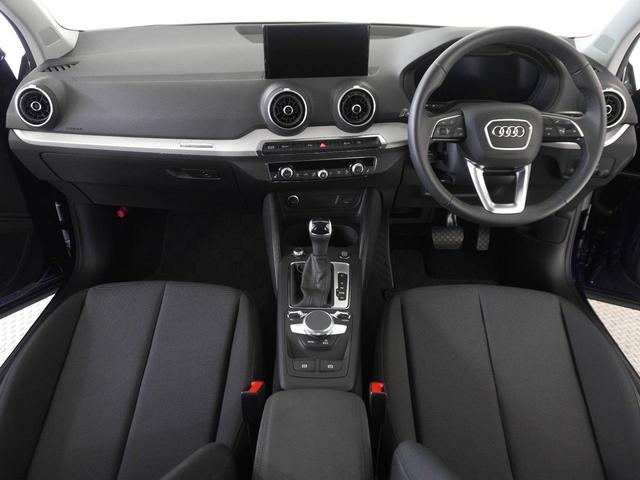 バーチャルコックピットはメーターパネル内に高解像度の１２．３インチ液晶ディスプレイを配置し、メーター、ＤＩＳ（ドライバーインフォメーションシステム）、地図表示などの機能を統合するテクノロジーです。