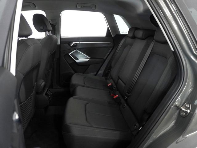 Ｑ３ ３５ＴＦＳＩアドバンスド　認定中古車　アシスタンスパッケージ　３スポークマルチファンクションステアリング　スマートフォンインターフェイス　ベーシックパッケージ　ハイビームアシスト　ワイヤレスチャージング（10枚目）