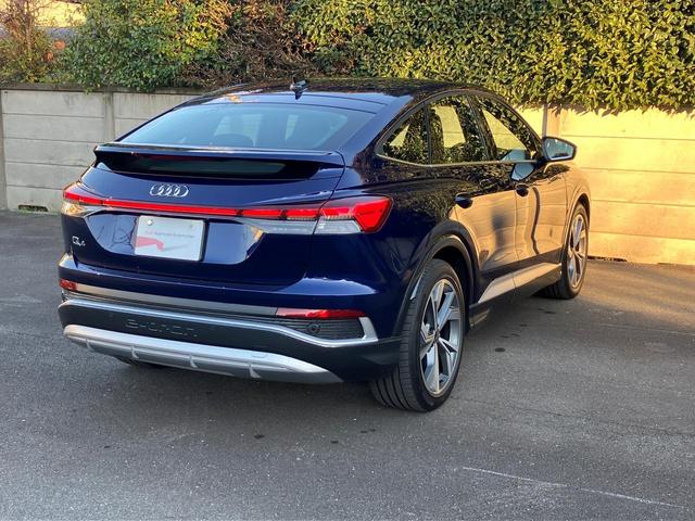 Q4スポーツバック e-トロン 45 e-tron 認定中古車 Slineパッケージ パーシャルレザー マトリクスLEDヘッドライト フロントシート電動調整機能 マルチカラーアンビエントライティング(5枚目)