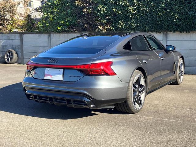 RS e-トロンGT ベースグレード 認定中古車 テクノロジーパッケージ RSデザインパッケージレッド 21インチアルミホイール ダイナミックパッケージプラス ブレーキタングステンカーバイドコーティング/ブレーキキャリパーレッド(5枚目)