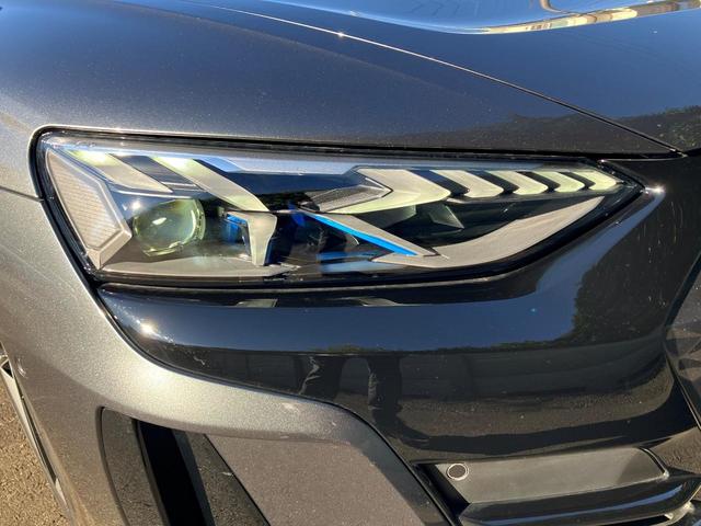 RS e-トロンGT ベースグレード 認定中古車 テクノロジーパッケージ RSデザインパッケージレッド 21インチアルミホイール ダイナミックパッケージプラス ブレーキタングステンカーバイドコーティング/ブレーキキャリパーレッド(18枚目)