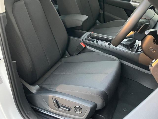Q3 35TFSIアドバンスド 認定中古車 コンビニアシスタンスパッケージ 19インチアルミホイール TVチューナー スマーフォンインターフェイス ワイヤレスチャージング ステアリングホイール3スポーク(9枚目)