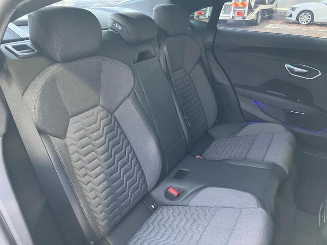 e-トロンGTクワトロ ベースグレード 認定中古車 テクノロジーパッケージ qレザーフリーパッケージ ブレーキタングステンカーバイドコーティング/キャリパーレッド 20インチアルミホイール マトリクスLEDヘッドライト スポーツシートプラス(10枚目)