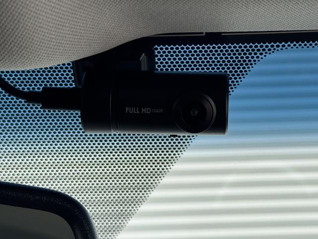 カムリ Ｇ　ワンオーナー車　禁煙車　純正９型ナビ　フルセグテレビ　バックカメラ　前後車内３カメラドラレコ　ＥＴＣ２．０　ＣＤ　ＤＶＤ再生　セーフティセンス　クリアランスソナー　ブラインドスポットモニター（18枚目）