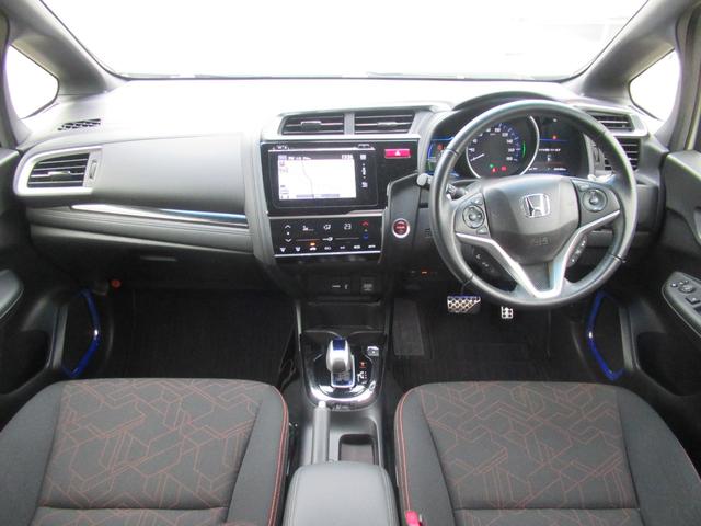 フィットハイブリッド Ｓパッケージ　禁煙車　シティブレーキ　インターナビ　フルセグＴＶ　バックカメラ　スマートキー　プッシュスタート　クルコン　フォグライト　ＥＴＣ　リアスポ　ＨＤＭＩ　パドルシフト　スペアキー　サイドバイザー（14枚目）