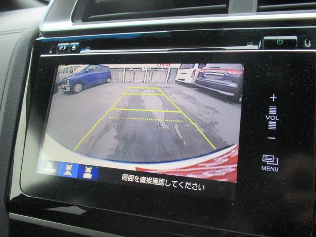 フィットハイブリッド Ｓパッケージ　禁煙車　シティブレーキ　インターナビ　フルセグＴＶ　バックカメラ　スマートキー　プッシュスタート　クルコン　フォグライト　ＥＴＣ　リアスポ　ＨＤＭＩ　パドルシフト　スペアキー　サイドバイザー（17枚目）
