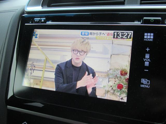 フィットハイブリッド Ｓパッケージ　禁煙車　シティブレーキ　インターナビ　フルセグＴＶ　バックカメラ　スマートキー　プッシュスタート　クルコン　フォグライト　ＥＴＣ　リアスポ　ＨＤＭＩ　パドルシフト　スペアキー　サイドバイザー（18枚目）