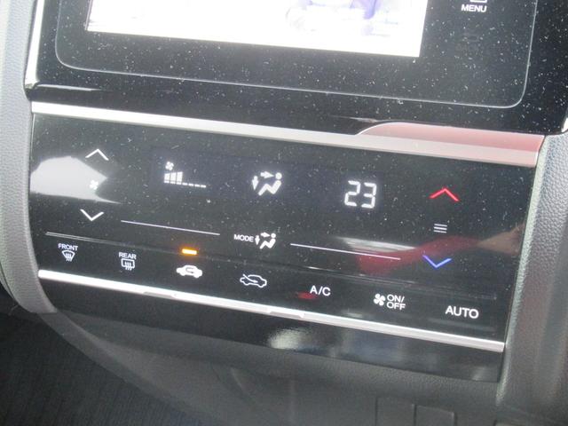 フィットハイブリッド Ｓパッケージ　禁煙車　シティブレーキ　インターナビ　フルセグＴＶ　バックカメラ　スマートキー　プッシュスタート　クルコン　フォグライト　ＥＴＣ　リアスポ　ＨＤＭＩ　パドルシフト　スペアキー　サイドバイザー（20枚目）