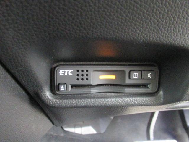 フィットハイブリッド Ｓパッケージ　禁煙車　シティブレーキ　インターナビ　フルセグＴＶ　バックカメラ　スマートキー　プッシュスタート　クルコン　フォグライト　ＥＴＣ　リアスポ　ＨＤＭＩ　パドルシフト　スペアキー　サイドバイザー（23枚目）