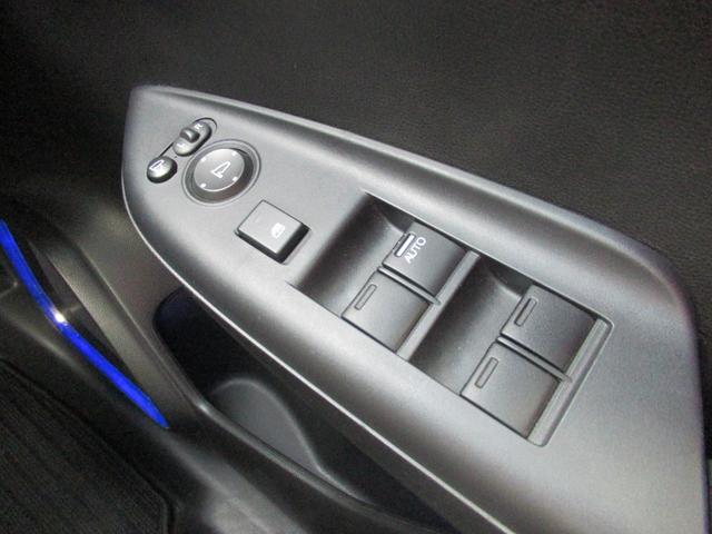 フィットハイブリッド Ｓパッケージ　禁煙車　シティブレーキ　インターナビ　フルセグＴＶ　バックカメラ　スマートキー　プッシュスタート　クルコン　フォグライト　ＥＴＣ　リアスポ　ＨＤＭＩ　パドルシフト　スペアキー　サイドバイザー（29枚目）