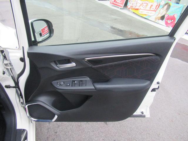 フィットハイブリッド Ｓパッケージ　禁煙車　シティブレーキ　インターナビ　フルセグＴＶ　バックカメラ　スマートキー　プッシュスタート　クルコン　フォグライト　ＥＴＣ　リアスポ　ＨＤＭＩ　パドルシフト　スペアキー　サイドバイザー（38枚目）