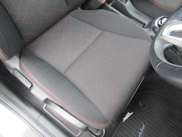 フィットハイブリッド Ｓパッケージ　禁煙車　シティブレーキ　インターナビ　フルセグＴＶ　バックカメラ　スマートキー　プッシュスタート　クルコン　フォグライト　ＥＴＣ　リアスポ　ＨＤＭＩ　パドルシフト　スペアキー　サイドバイザー（39枚目）