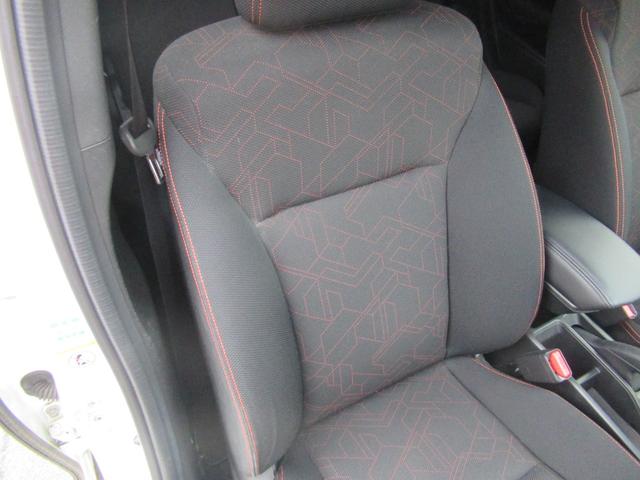 フィットハイブリッド Ｓパッケージ　禁煙車　シティブレーキ　インターナビ　フルセグＴＶ　バックカメラ　スマートキー　プッシュスタート　クルコン　フォグライト　ＥＴＣ　リアスポ　ＨＤＭＩ　パドルシフト　スペアキー　サイドバイザー（40枚目）