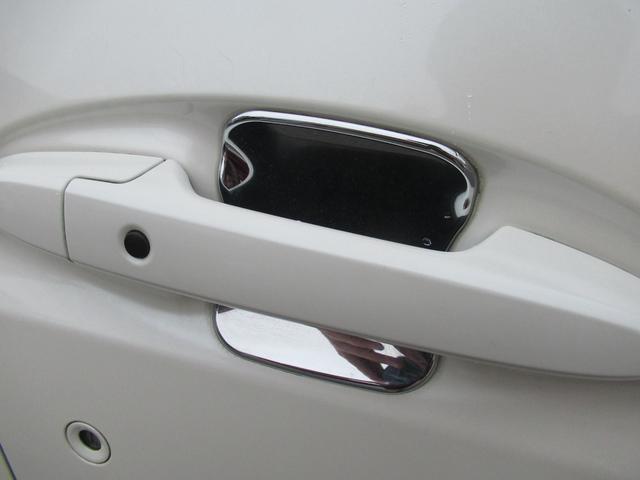 フィットハイブリッド Ｓパッケージ　禁煙車　シティブレーキ　インターナビ　フルセグＴＶ　バックカメラ　スマートキー　プッシュスタート　クルコン　フォグライト　ＥＴＣ　リアスポ　ＨＤＭＩ　パドルシフト　スペアキー　サイドバイザー（43枚目）