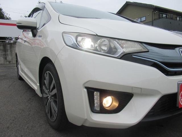 フィットハイブリッド Ｓパッケージ　禁煙車　シティブレーキ　インターナビ　フルセグＴＶ　バックカメラ　スマートキー　プッシュスタート　クルコン　フォグライト　ＥＴＣ　リアスポ　ＨＤＭＩ　パドルシフト　スペアキー　サイドバイザー（45枚目）