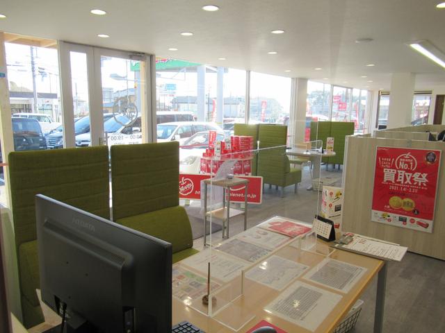 フィットハイブリッド Ｓパッケージ　禁煙車　シティブレーキ　インターナビ　フルセグＴＶ　バックカメラ　スマートキー　プッシュスタート　クルコン　フォグライト　ＥＴＣ　リアスポ　ＨＤＭＩ　パドルシフト　スペアキー　サイドバイザー（53枚目）